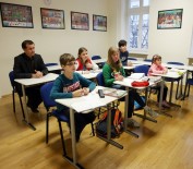 DÜNYA ÇOCUK GÜNÜ - Varşova'da Çocukların Türkçe Kursu Merakı