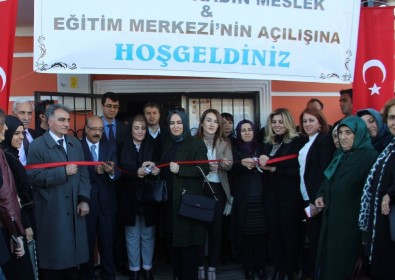 Yenişehir Belediyesi Kadın Meslek Ve Eğitim Merkezi Açtı