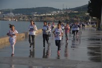 GENÇ KIZLAR - Aliağa'da Atatürk İçin Koştular