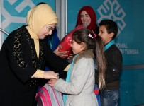 Emine Erdoğan Tunus'ta Maarif Okulu'na Ziyaret