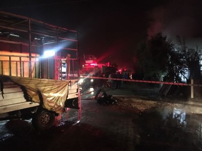 Mobilya Üretim Tesisinde Çıkan Yangın Korkuttu