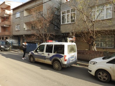 Sancaktepe'de Bekar Evinde Çekiçli Dehşet Açıklaması 2 Ölü 1 Yaralı