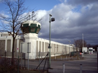 Berlin'de cezaevinden dört mahkum kaçtı