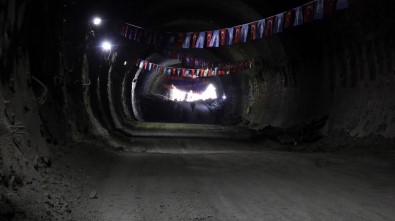 İlk Işık Görünen Mevlana Tüneli'ni Yürüyerek Geçtiler