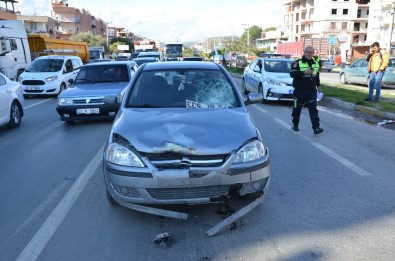 Milas'ta Otomobille Motosiklet Çarpıştı; 1 Yaralı
