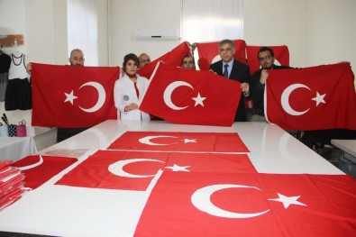 (Özel) Okullarda, Suriyelilerin Diktiği Türk Bayrakları Dalgalanacak