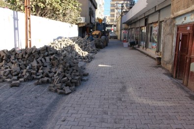 Silopi'de Parke Taşı Döşeme İşleri Devam Ediyor