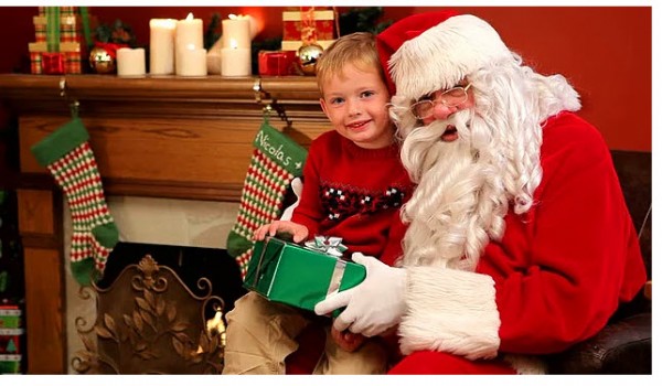 Kendisini Noel Baba sanan çocuğa 4 yıldır hediye götürüyor