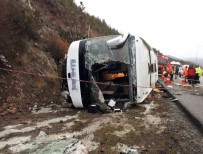 Ankara-İstanbul Otobanı'nda otobüs devrildi: 2 ölü, 20 yaralı