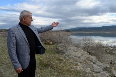 Avşar Barajı'nda Düşen Su Seviyesi Üreticiyi Endişelendiriyor