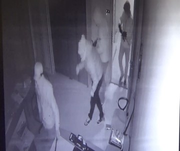 Bursa'da Hırsızlık Çetesinin Güvenlik Kamerası Görüntüleri 'Bu Kadarına Da Pes' Dedirtti