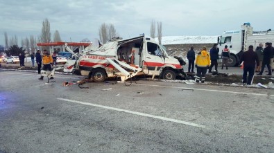 Çorum'da Ambulans Kaza Yaptı Açıklaması 1 Ölü, 3 Yaralı