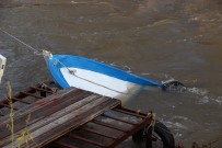 LODOS - Debisi Yükselen Dere Tekneleri Batırdı