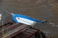 LODOS - Debisi Yükselen Dereler Tekneleri Battırdı