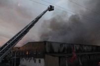 HARDDISK - Kocaeli'de 2 Fabrika Ve Bir Otomobil Servisinde Çıkan Yangın Kontrol Altına Alındı