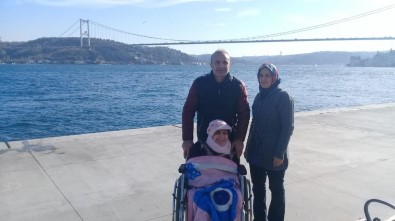 Artvinli Omurilik Hastası Bilge Kara, Tedavi İçin İstanbul'a Geldi