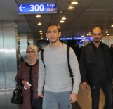 UMRE - Futbolcu Umut Bulut umreye gitti