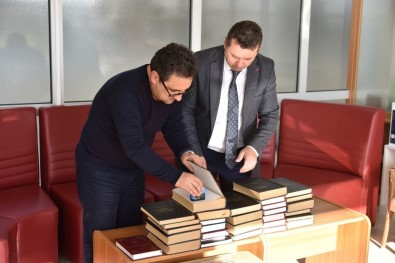 ETÜ Kütüphanesine Anlamlı Bağış