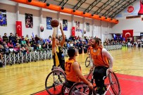 TEKERLEKLİ SANDALYE BASKETBOL - Galatasaray Ve Beylikdüzü Basketbol Takımı Farkındalık İçin Karşı Karşıya Geldi