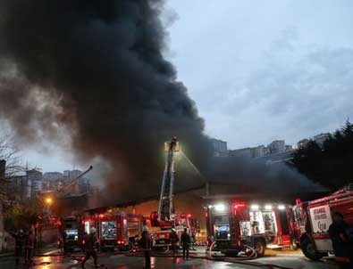 İstanbul'da beyaz eşya deposunda yangın