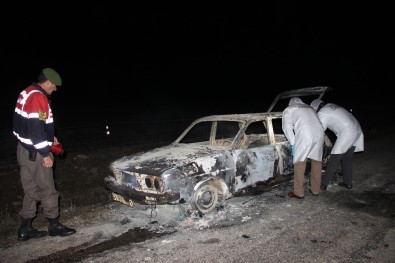 Kütahya'da yanmış otomobilde 2 ceset bulundu