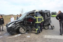 Sollama Yapmak İsteyen Cip Ticari Araca Çarptı Açıklaması 5 Yaralı