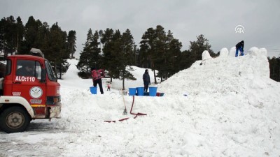 Sarıkamış Şehitlerinin Kardan Heykelleri Yapılıyor