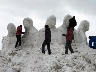 Sarıkamış'ta Kardan Heykellerin Yapımı Başladı