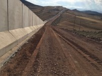 TOPLU KONUT - TOKİ İran Sınırındaki Duvarın Yarısını Tamamladı