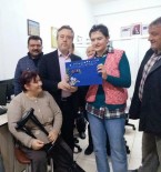 KÖŞE YAZARı - Bakan Yardımcısı Karabay'a Engelli Öğrenciden El Emeği Hediye