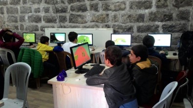 Aksaray Belediyesinin Algoritma Robotik Kodlama Kursu İlgi Görüyor