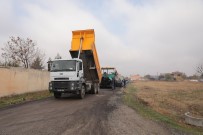 Baba Tahir Caddesi Asfaltlanıyor