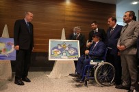EŞREF ARMAĞAN - Cumhurbaşkanı Erdoğan, Görme Engelli Ressamın Sergisini Gezdi