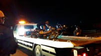 BAŞPıNAR - İki Motosiklet Kafa Kafaya Çarpıştı Açıklaması 4 Yaralı