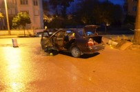 İzmir'de Seyir Halindeki Araca Silahlı Saldırı Açıklaması 1 Yaralı
