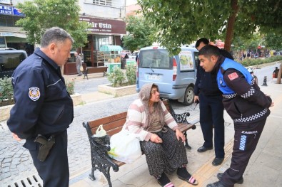Milas'ta Sokakta Yaşayan Yaşlı Kadın Yardımı Reddediyor