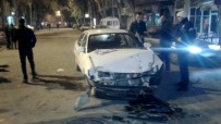 TURAN ÖZDEMİR - Otomobil İle Traktör Çarpıştı Açıklaması 2 Yaralı