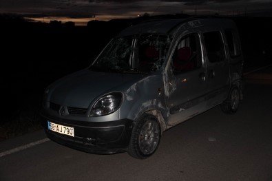 Sivas'ta İki Hafif Ticari Araç Çarpıştı Açıklaması 3 Yaralı