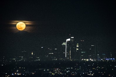Süper Ay Los Angeles'dan İzlendi