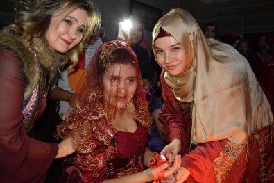 Aksaray'da Engelli Genç Kızlara Özel Kına Gecesi
