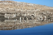 ESENLI - Baraj Suları Çekilince Mezarlıklar Ortaya Çıktı