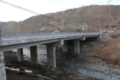 Bingöl'de Selden Yıkılan Köprü Trafiğe Açıldı