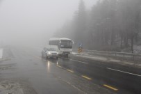 BOLU DAĞı - Bolu Dağı'nda Kar Yağışı Ve Sis Etkili Oluyor