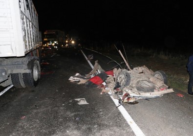 Diyarbakır'daki Feci Kazada Otomobil İkiye Ayrıldı Açıklaması 2 Ölü, 2 Yaralı