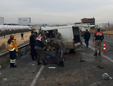 Gaziantep'te kamyonet ile minibüs çarpıştı: 5 ölü