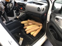 Kamyonetin Gizli Bölmesinden 18 Kilo Uyuşturucuyu Çıktı