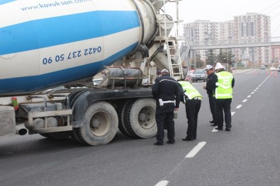 Polisten Kar Lastiği Uygulaması