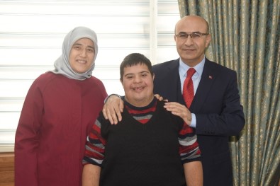 Vali Mahmut Demirtaş, Engelli Ve Aileleri İle Bir Araya Geldi