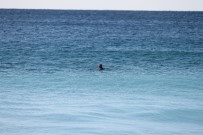 KLEOPATRA - Alanya'da Kar Uyarısına İnat Deniz Keyfi