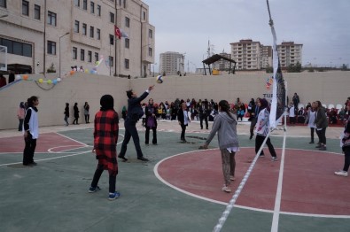 Artuklu Belediyesi Kız Yurduna Spor Tesisi Yaptırdı